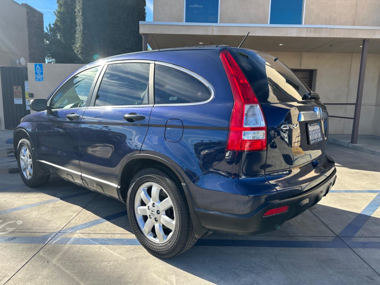 2007 Blue /Gray Honda CR-V EX 4WD AT (JHLRE48577C) with an 2.4L L4 DOHC 16V engine, 5-Speed Automatic Overdrive transmission, located at 30 S. Berkeley Avenue, Pasadena, CA, 91107, (626) 248-7567, 34.145447, -118.109398 - 4WD! This 2007 Honda CR-V EX 4WD looks and drives good. Don't let bad credit or financial setbacks hold you back from owning a dependable vehicle. At our BHPH dealership, we're here to make the car-buying process as smooth and stress-free as possible. We invite you to visit our dealership in Pasa - Photo#2